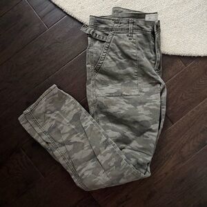 Anthropologie Hei Hei camo pants 29 EUC